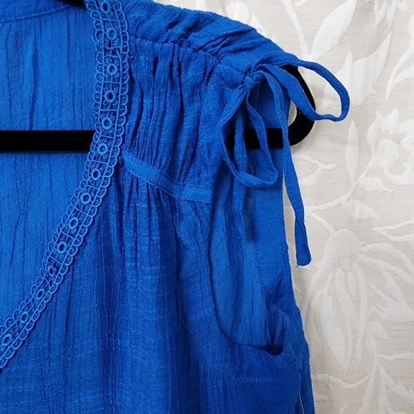 Counterparts ☆  Blue Smocked Tie Front Sleeveless Blouse. 62% Rayon 38% Poly - Picture 5 of 9